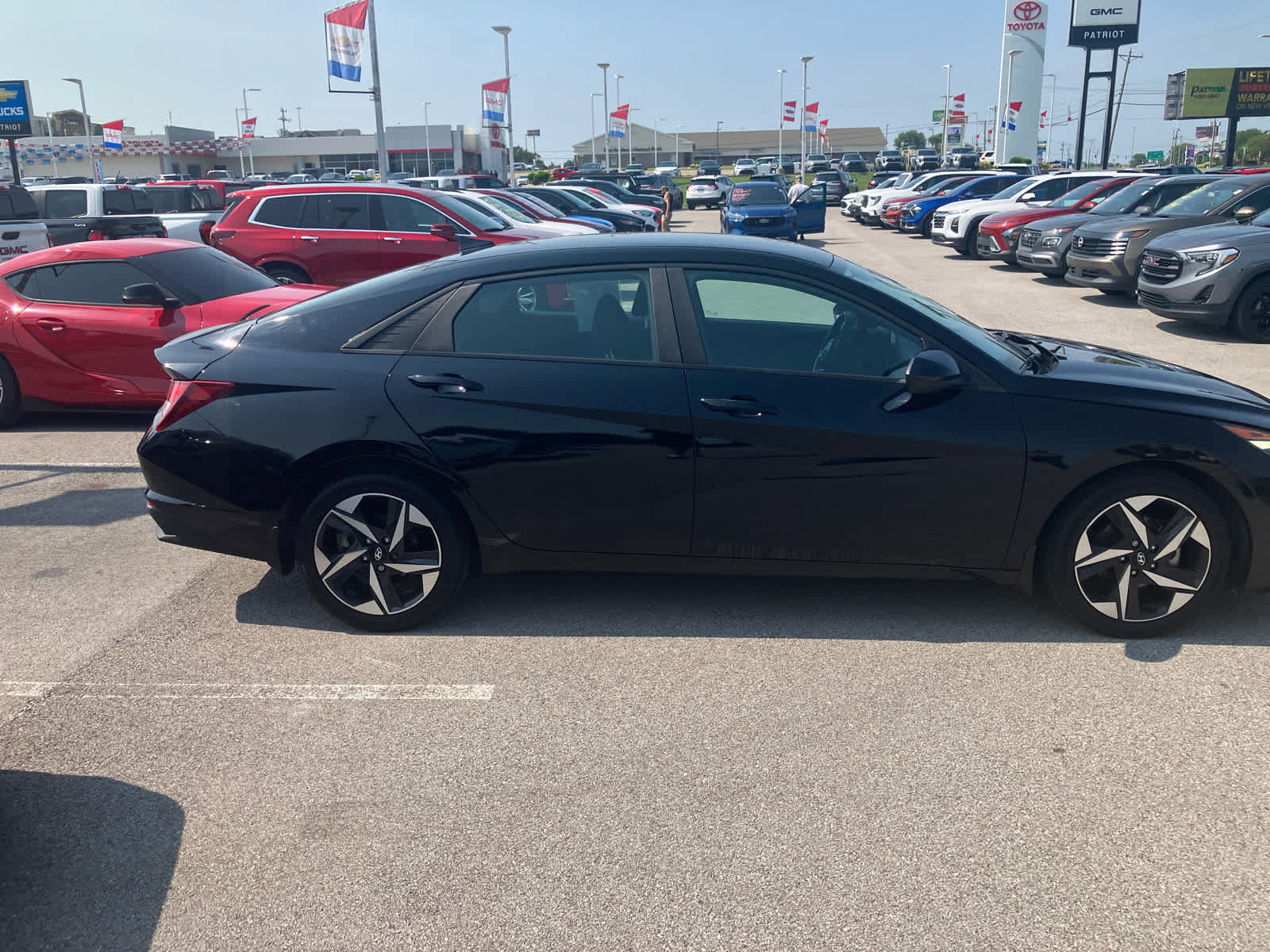 Used 2023 Hyundai Elantra SEL w/ Convenience Package FWD image 8