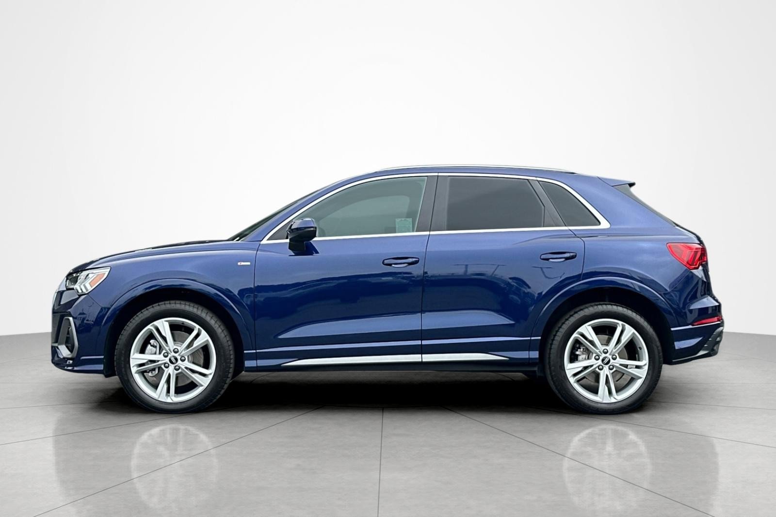 Used 2022 Audi Q3 2.0T Premium Plus AWD/4WD image 2