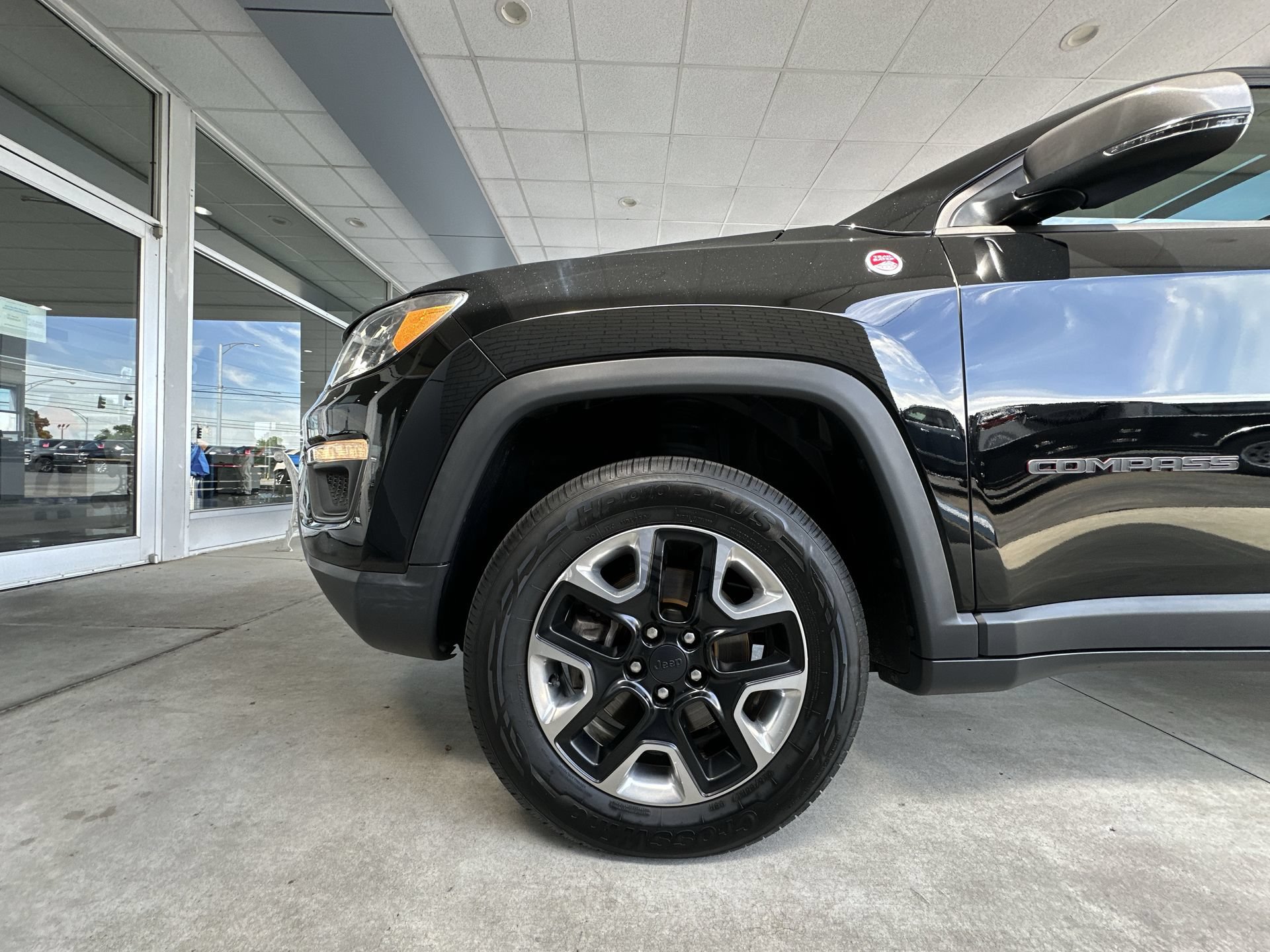 Used 2017 Jeep Compass Trailhawk w/ Leather Interior Group AWD/4WD image 30