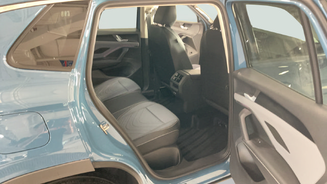 New 2026 Volkswagen Tiguan SE AWD/4WD image 18
