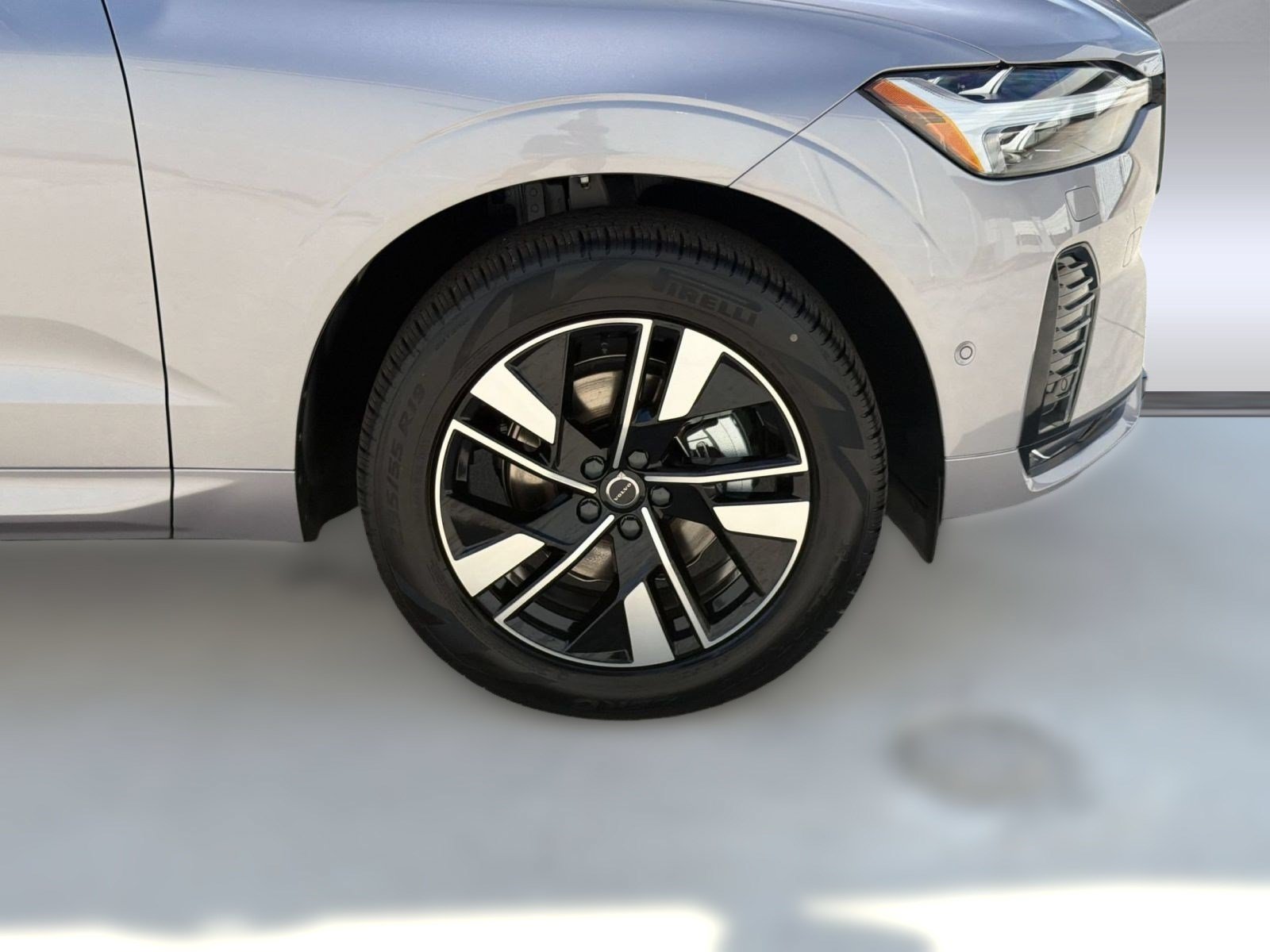 New 2026 Volvo XC60 B5 Plus w/ Climate Package AWD/4WD image 12