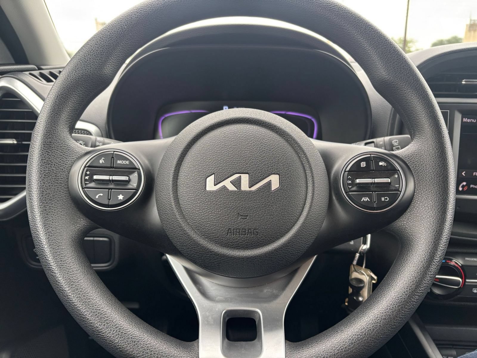 Used 2025 Kia Soul LX w/ LX Technology Package FWD image 25