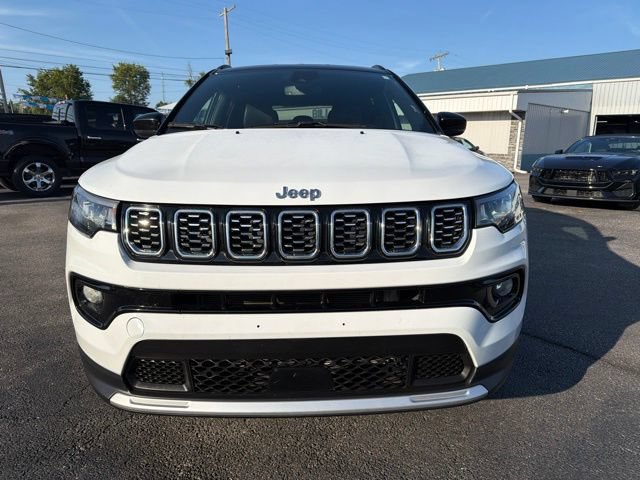 Used 2025 Jeep Compass Limited AWD/4WD image 2