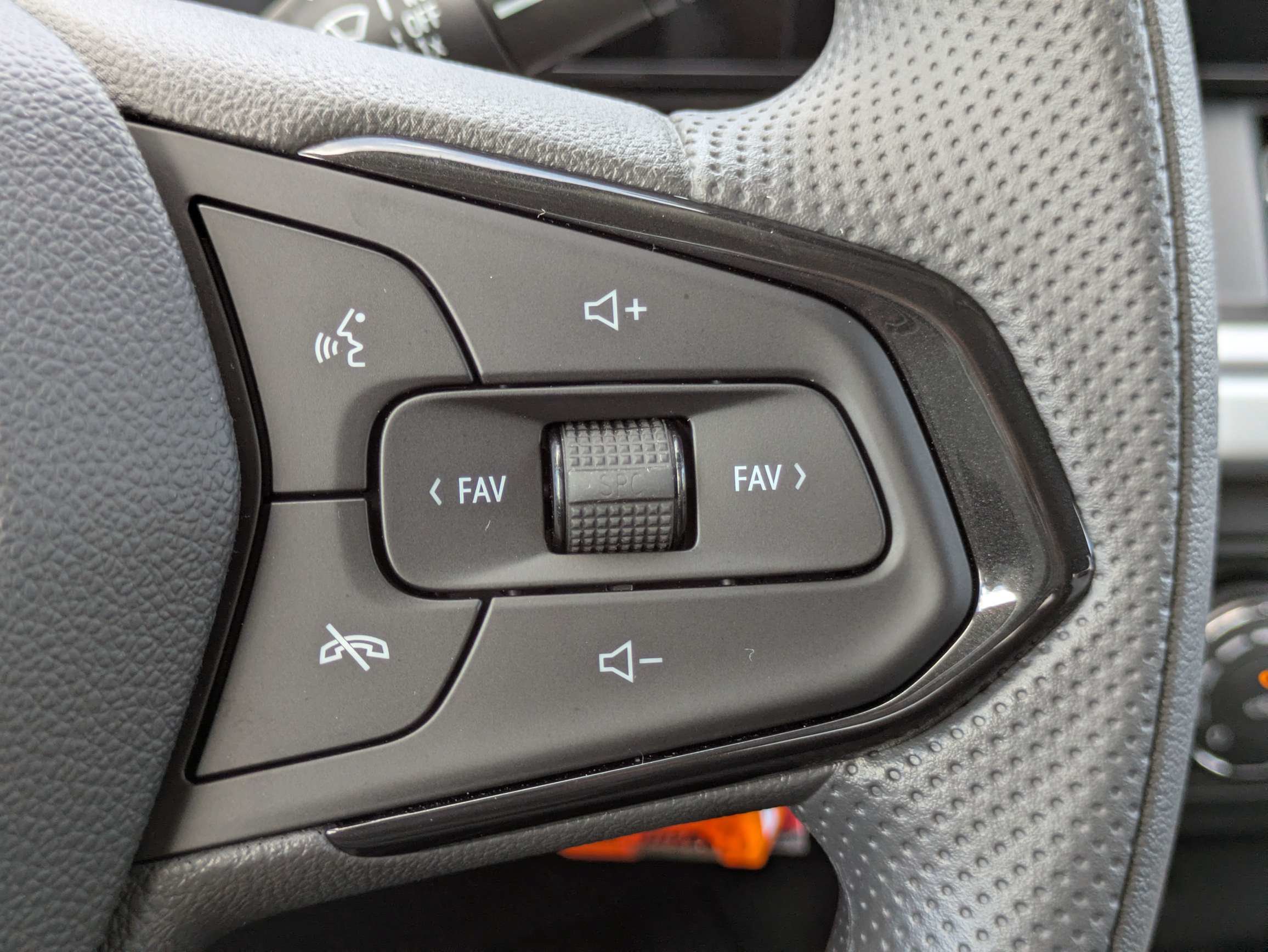 New 2026 Chevrolet Trax LS w/ LS Convenience Package FWD image 15