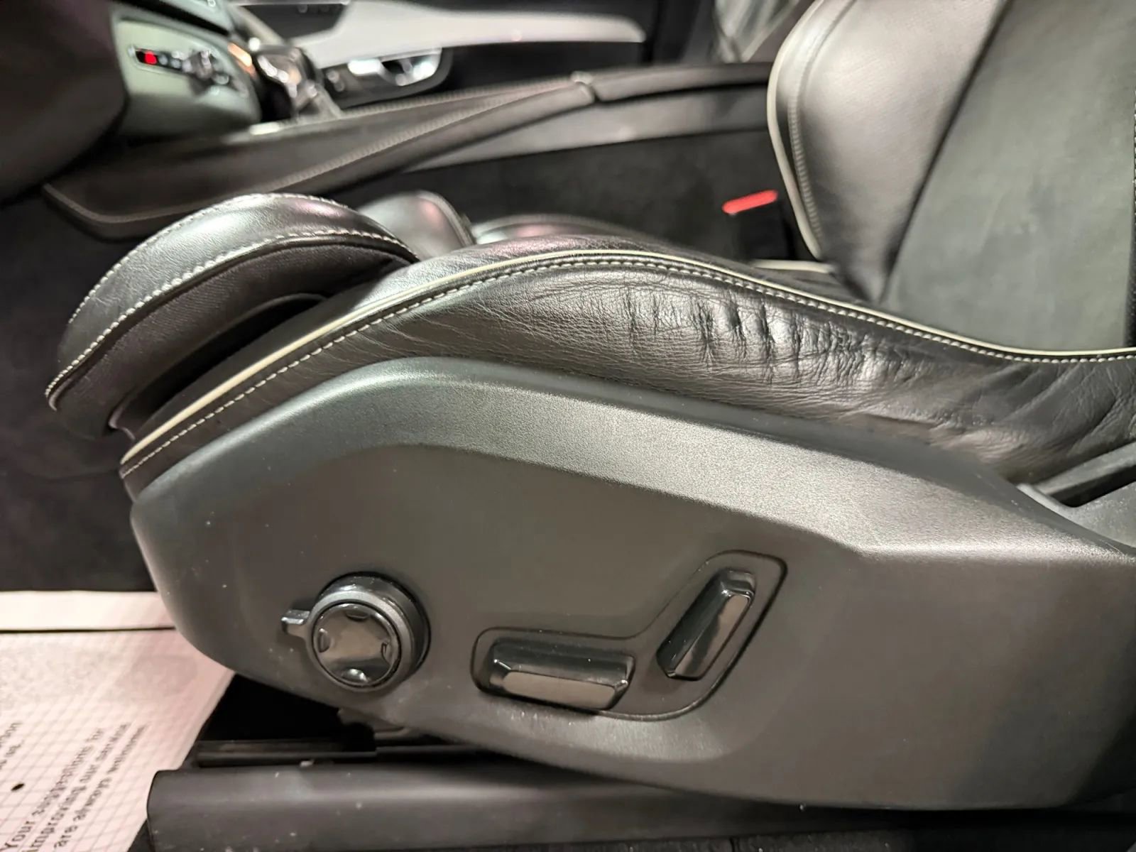 Used 2017 Volvo XC90 T6 R-Design w/ Vision Package image 39