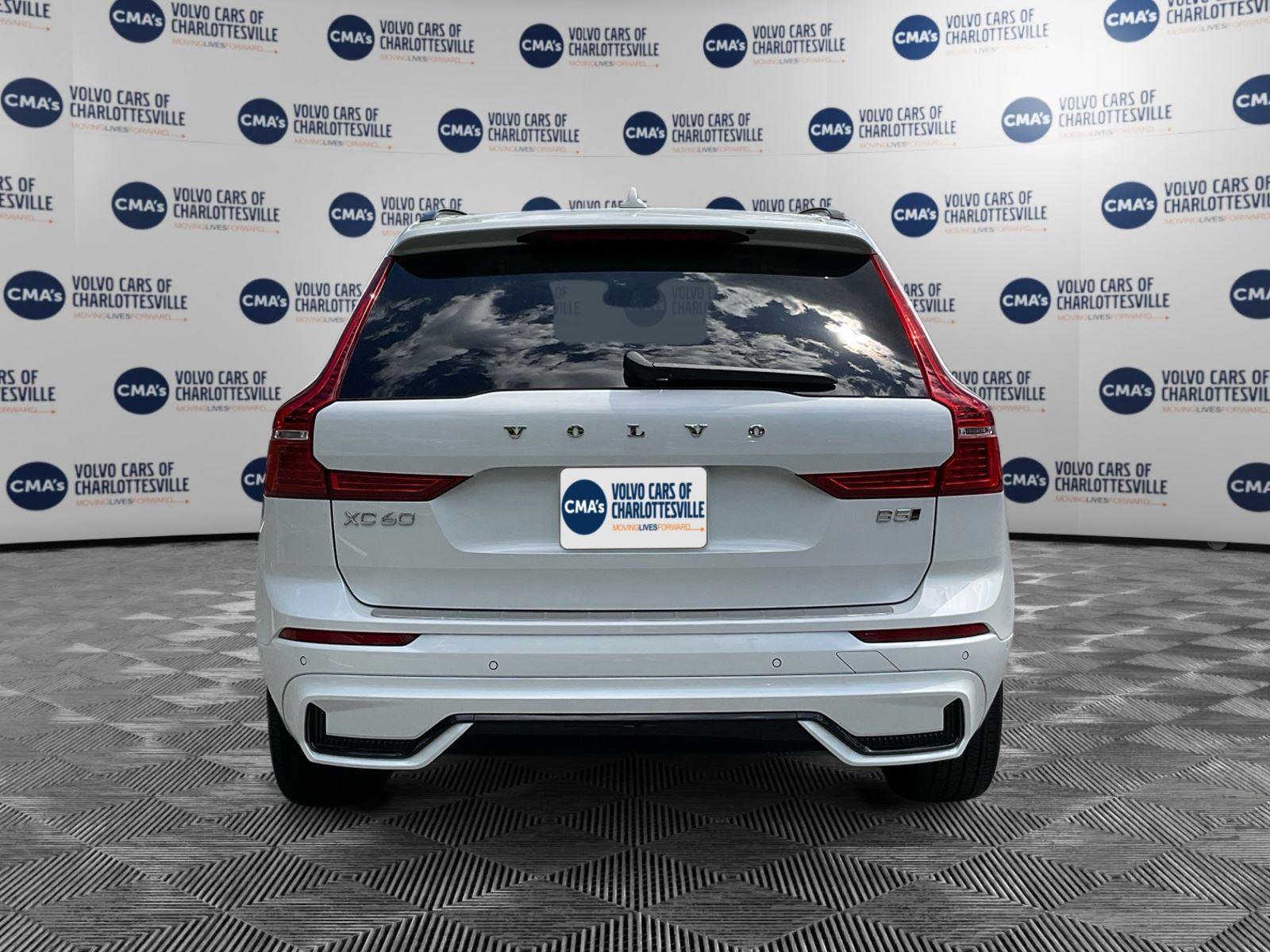 Used 2024 Volvo XC60 B5 Plus w/ Protection Package Premier AWD/4WD image 4