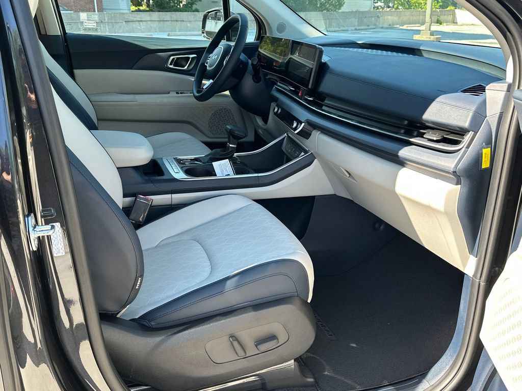 New 2026 Kia Carnival EX FWD image 12