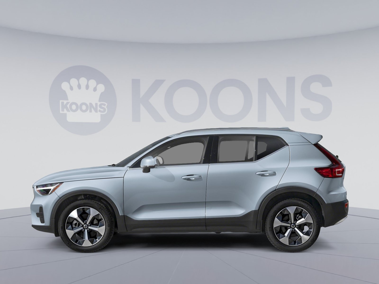 Used 2025 Volvo XC40 B5 Plus AWD/4WD image 4