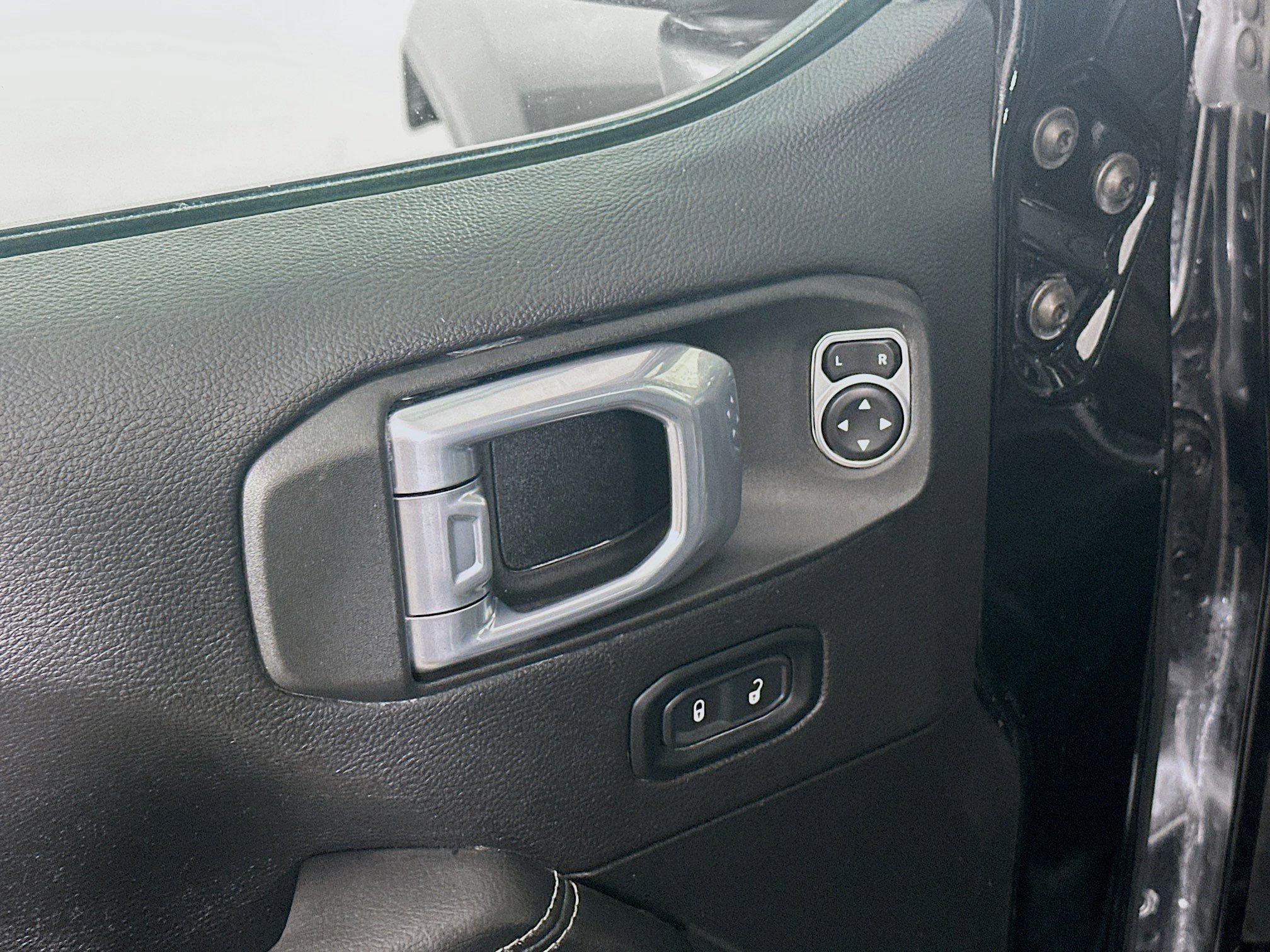 Used 2023 Jeep Wrangler Sahara w/ Cold Weather Group image 15