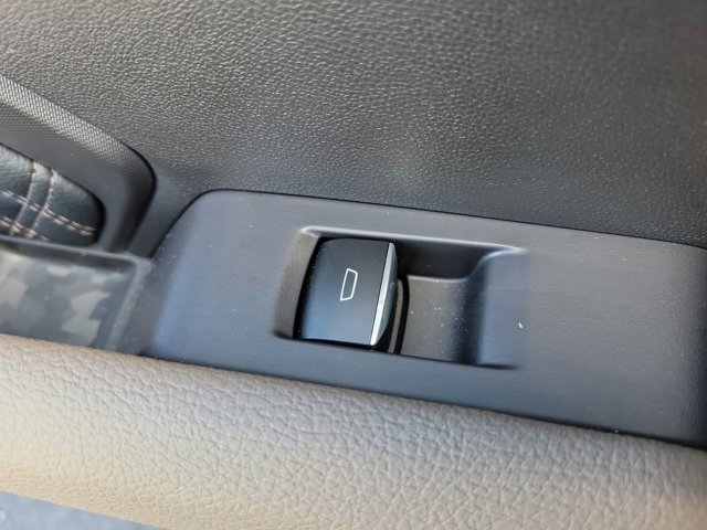 Used 2023 GMC Canyon Denali image 18