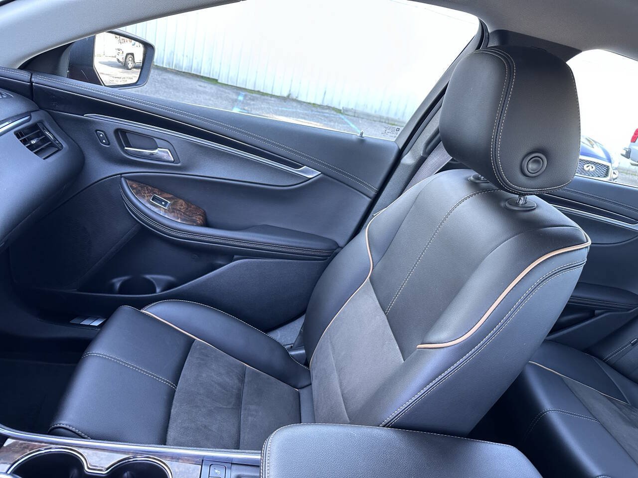 Used 2015 Chevrolet Impala LT w/ Convenience Package FWD image 30