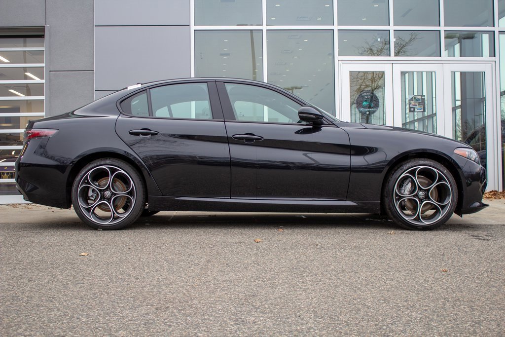 New 2025 Alfa Romeo Giulia AWD image 4