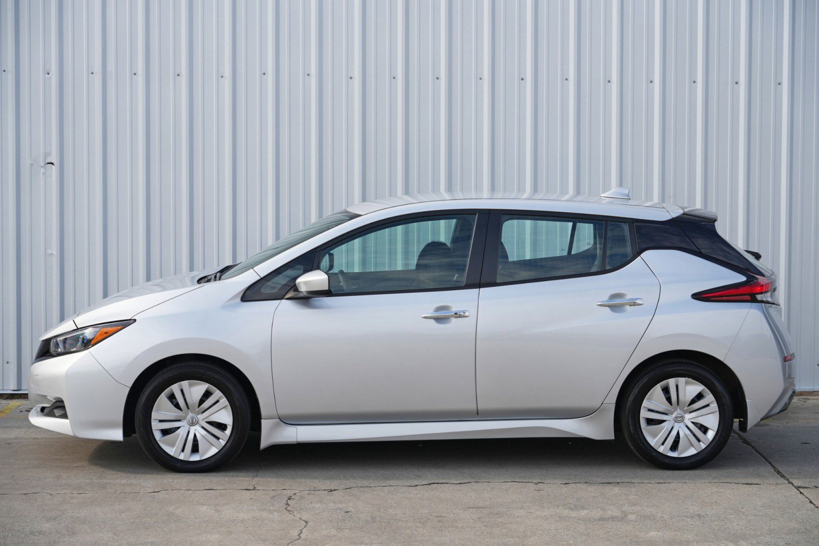 Used 2023 Nissan Leaf S image 41