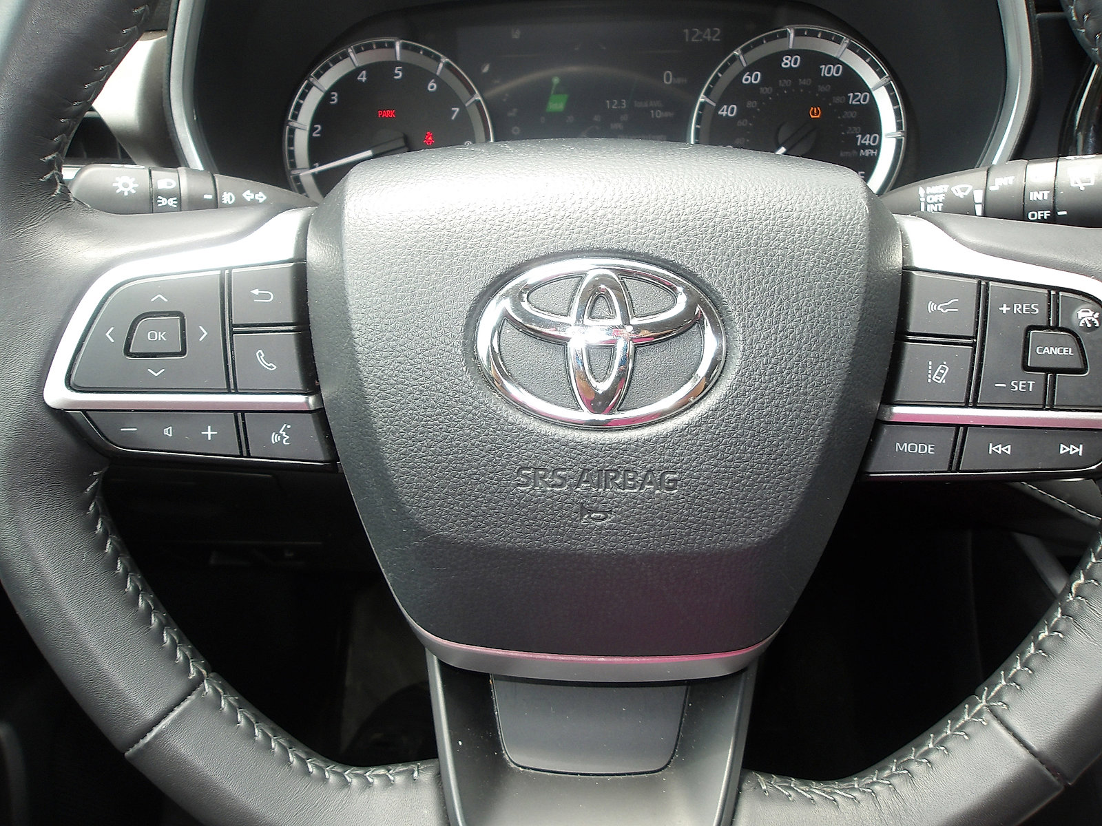 Used 2024 Toyota Highlander AWD image 21