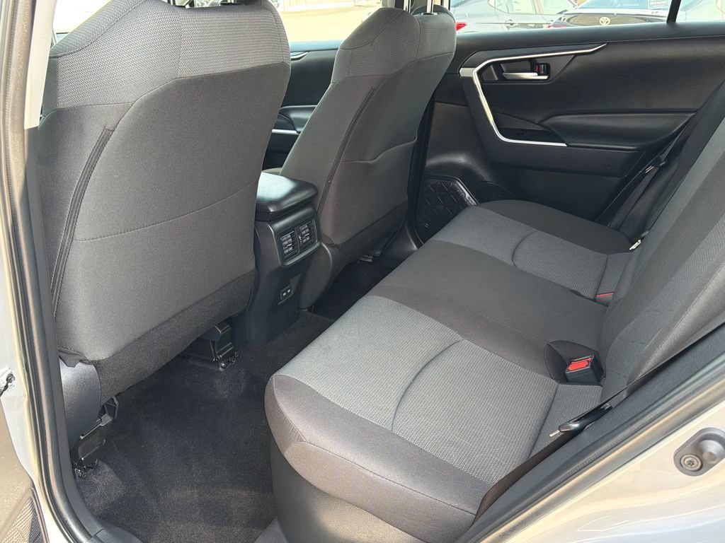Used 2025 Toyota RAV4 XLE AWD/4WD image 16