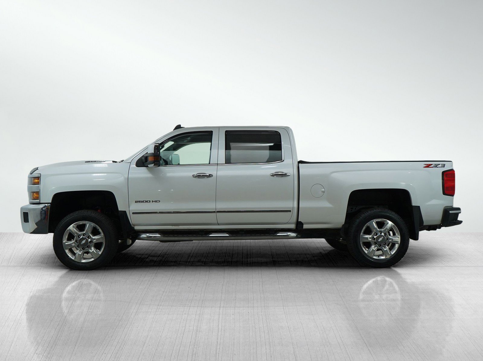 Used 2019 Chevrolet Silverado 2500 LTZ image 2
