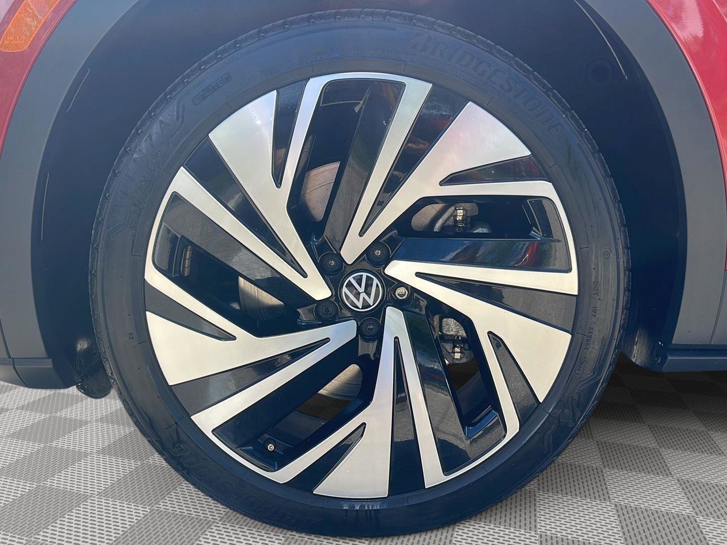 Used 2025 Volkswagen ID.4 Pro S Plus AWD/4WD image 9