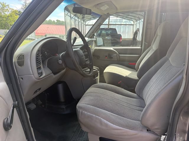 Used 2005 GMC Safari RWD image 10
