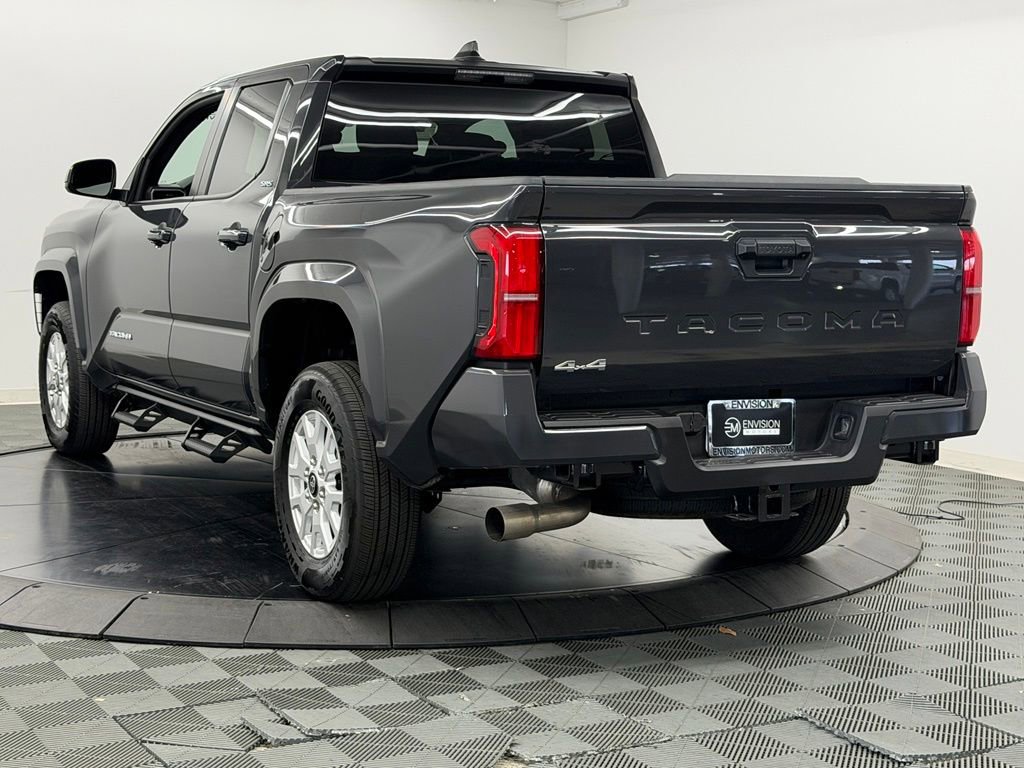 Used 2025 Toyota Tacoma SR5 AWD/4WD image 12