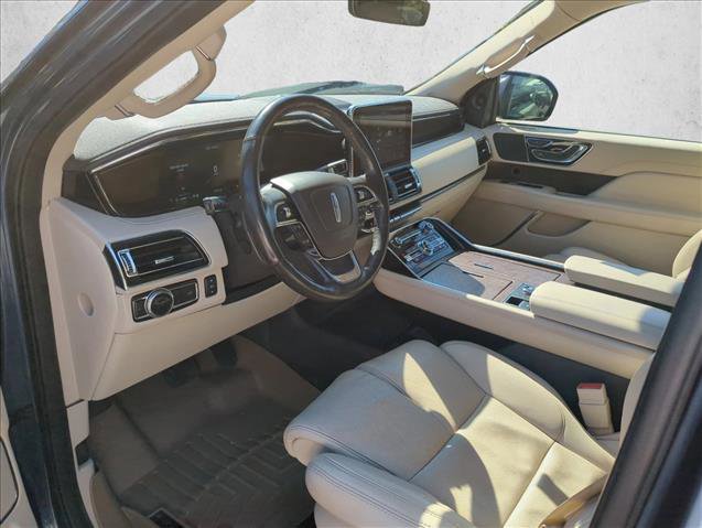 Used 2020 Lincoln Navigator Reserve image 11