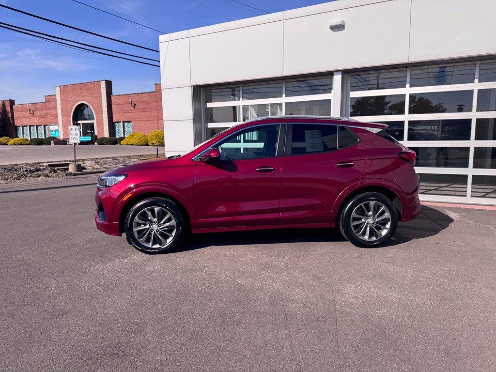 Used 2023 Buick Encore GX Select w/ Sport Touring Package FWD image 2