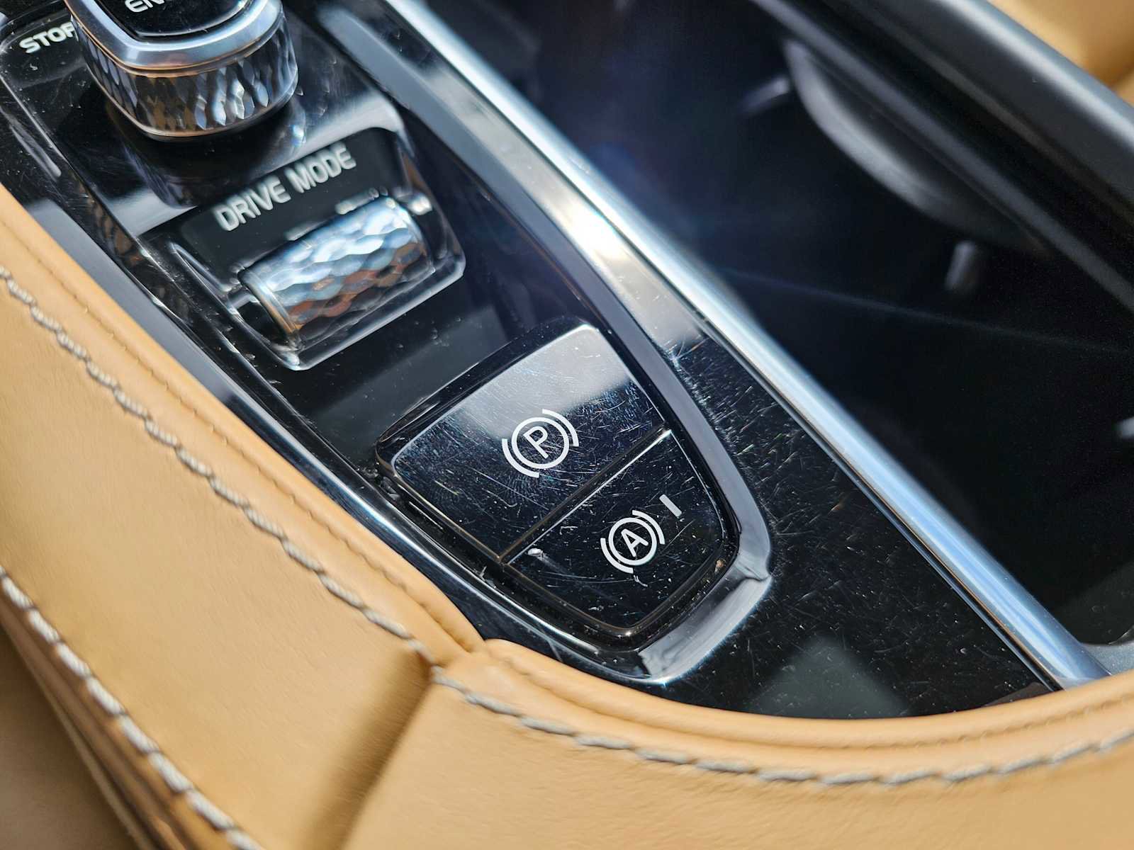 Used 2017 Volvo S90 T6 Inscription w/ Vision Package image 36