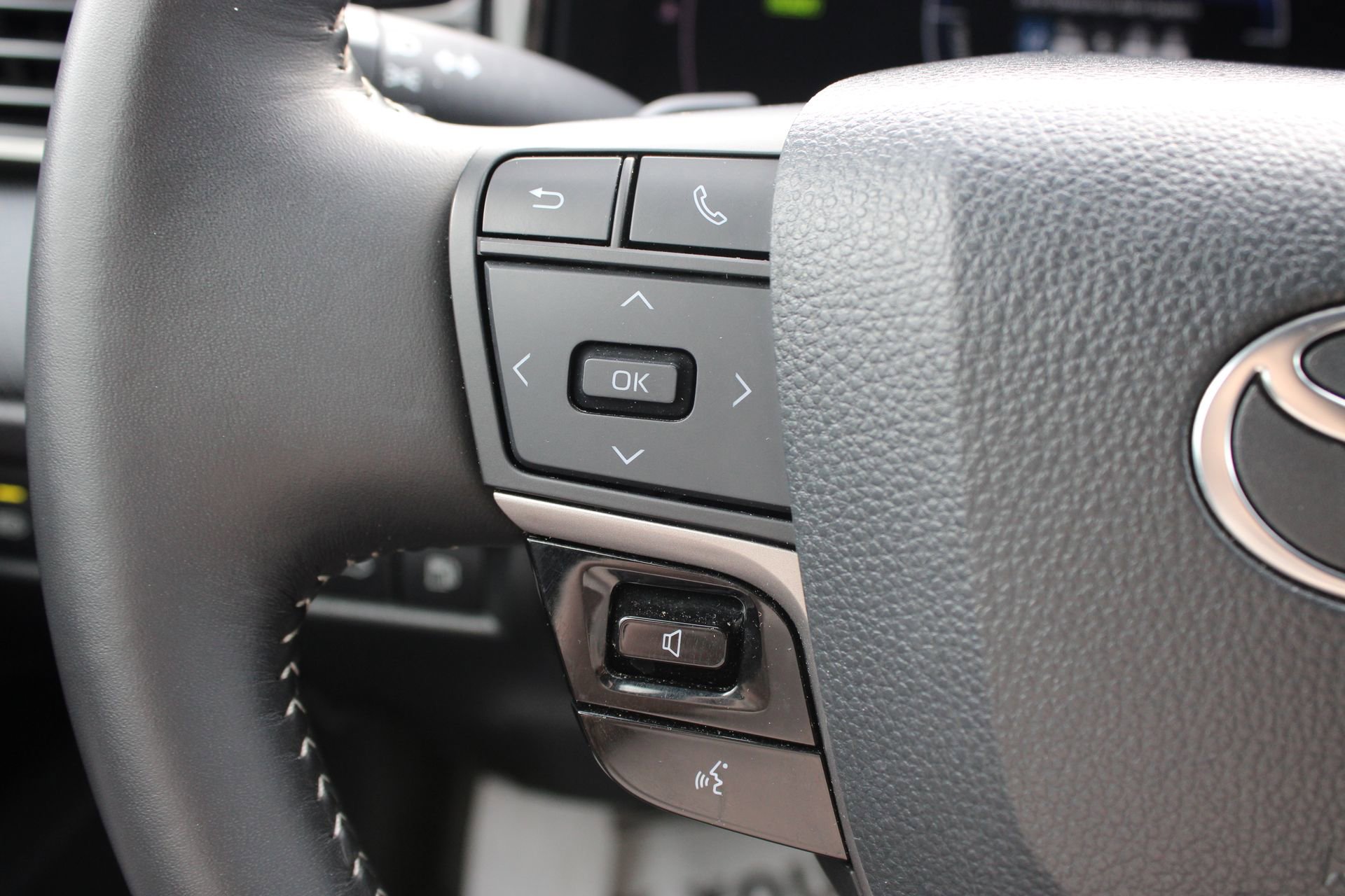 Used 2025 Toyota Camry SE image 26