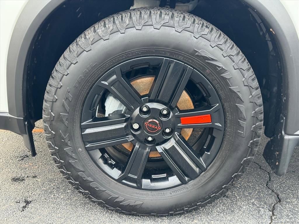 Certified 2025 Nissan Rogue SV image 9