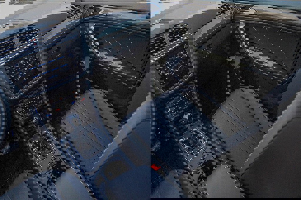 New 2024 Volkswagen Tiguan SE image 28