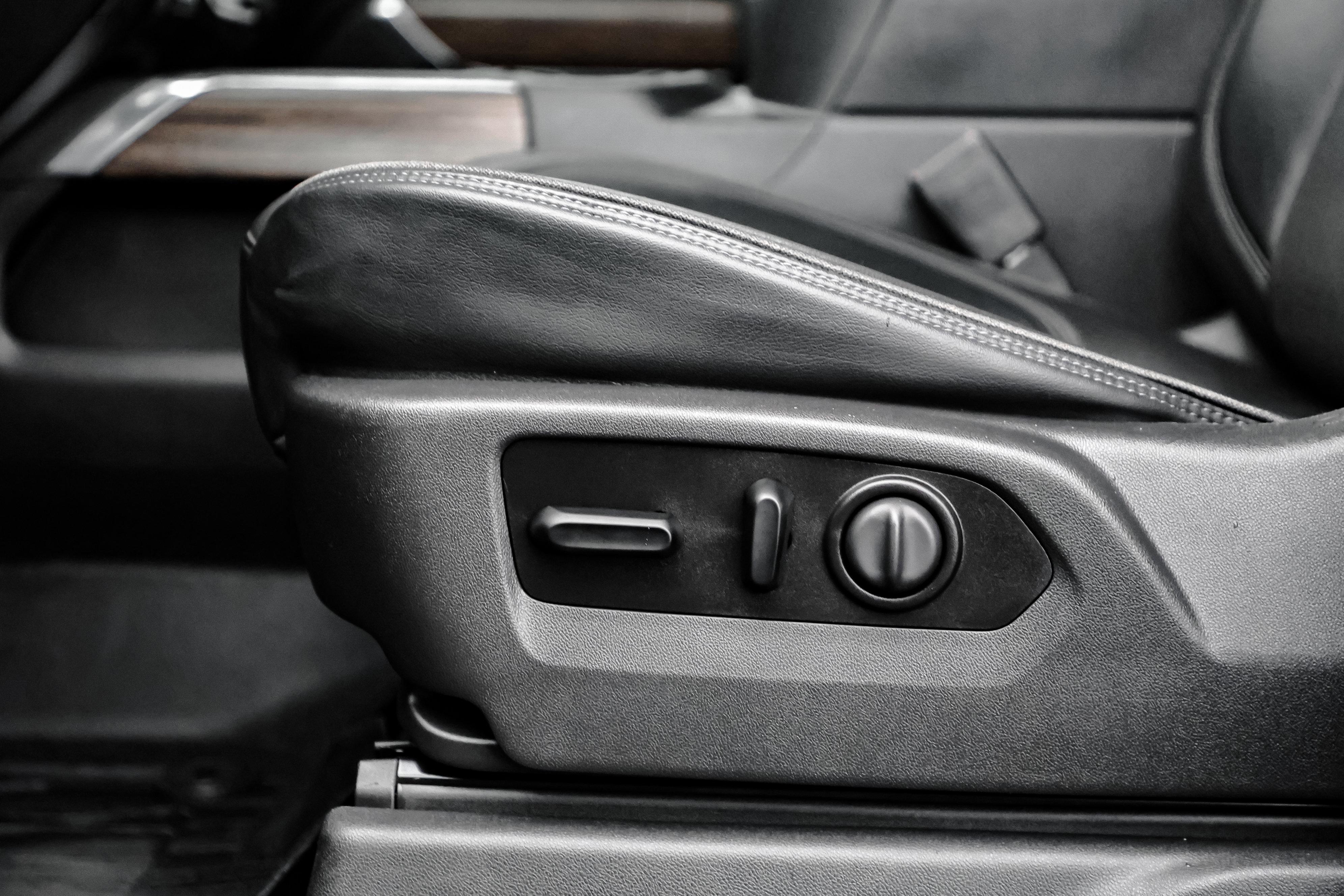 Used 2019 Chevrolet Silverado 1500 High Country w/ Technology Package image 18