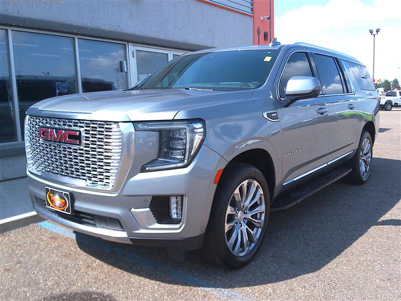Used 2024 GMC Yukon XL Denali w/ Advanced Technology Package AWD/4WD image 1