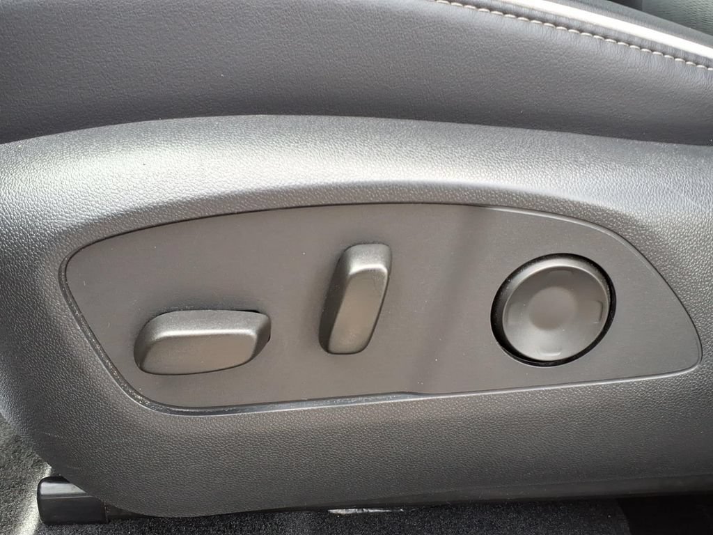 Certified 2025 Buick Enclave Preferred AWD/4WD image 12