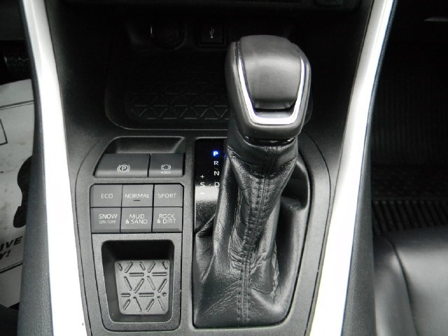 Used 2020 Toyota RAV4 XLE Premium AWD/4WD image 15