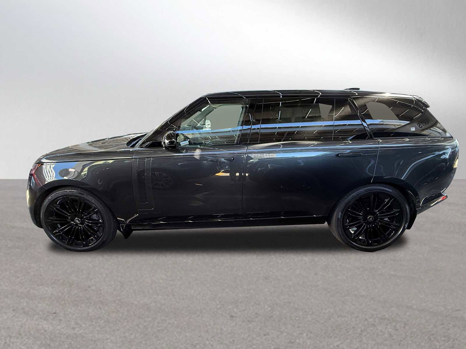 New 2025 Land Rover Range Rover Long Wheelbase SE image 4