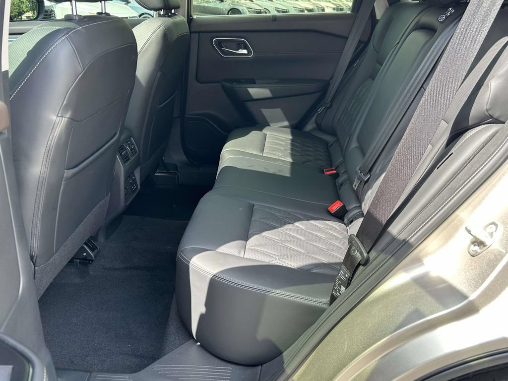 Used 2023 Nissan Rogue Platinum w/ Platinum Premium Package FWD image 12
