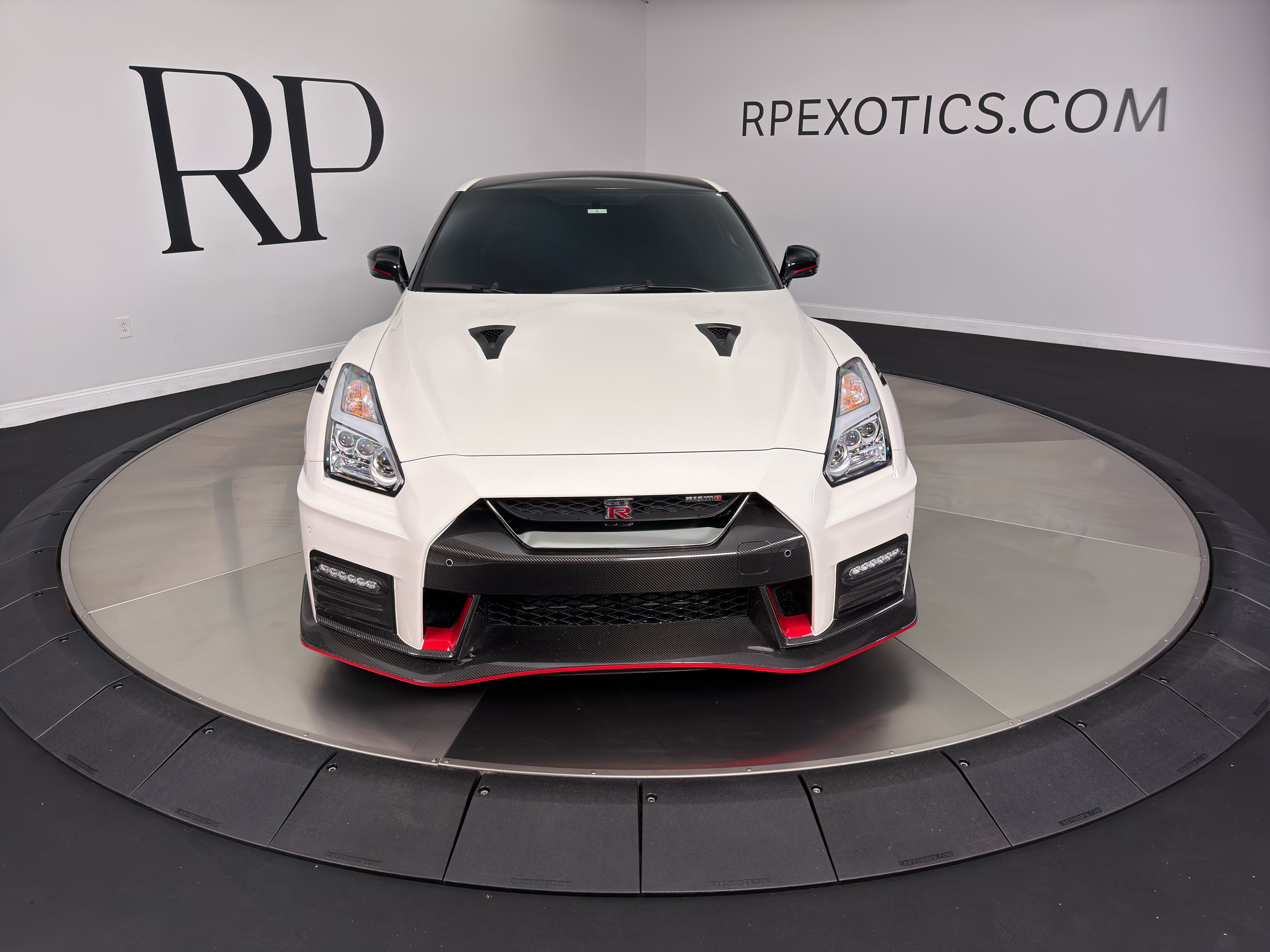 Used 2021 Nissan GT-R NISMO AWD/4WD image 5