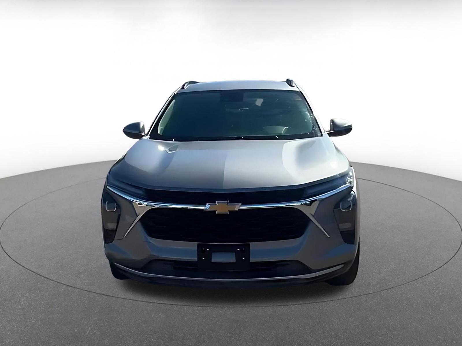 Used 2025 Chevrolet Trax LT w/ LT Convenience Package FWD image 4