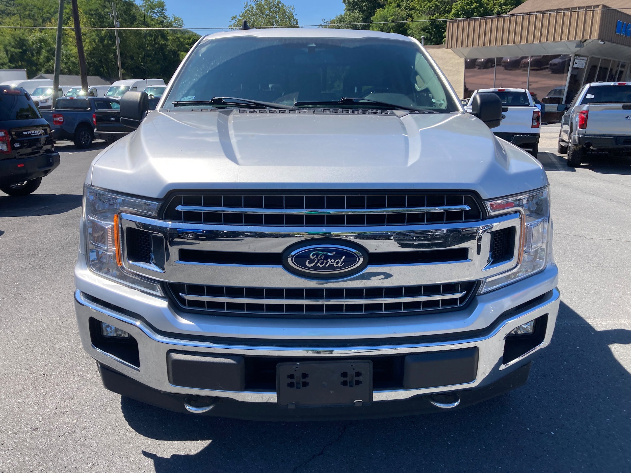 Used 2019 Ford F150 XLT w/ Equipment Group 302A Luxury AWD/4WD image 3