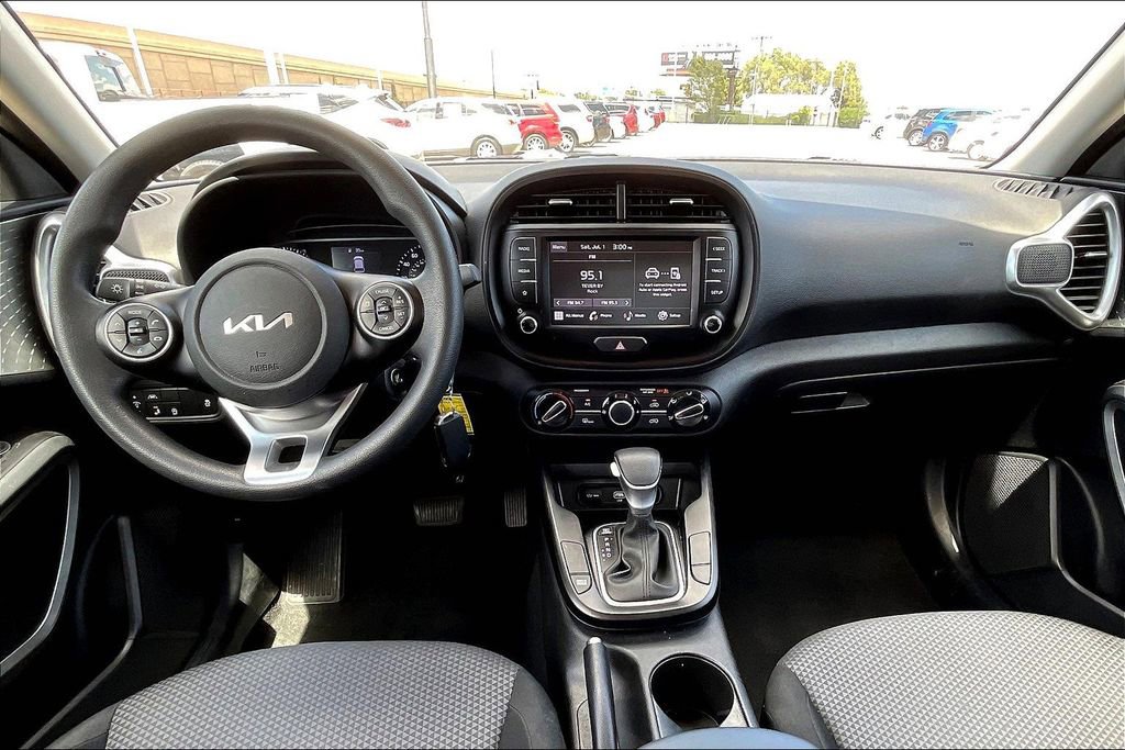 Certified 2022 Kia Soul LX w/ Technology Package image 15