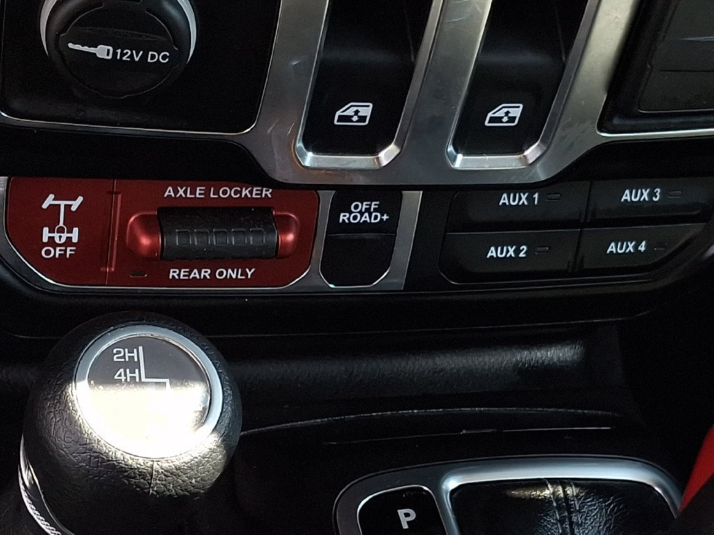 Certified 2025 Jeep Wrangler Sport AWD/4WD image 24