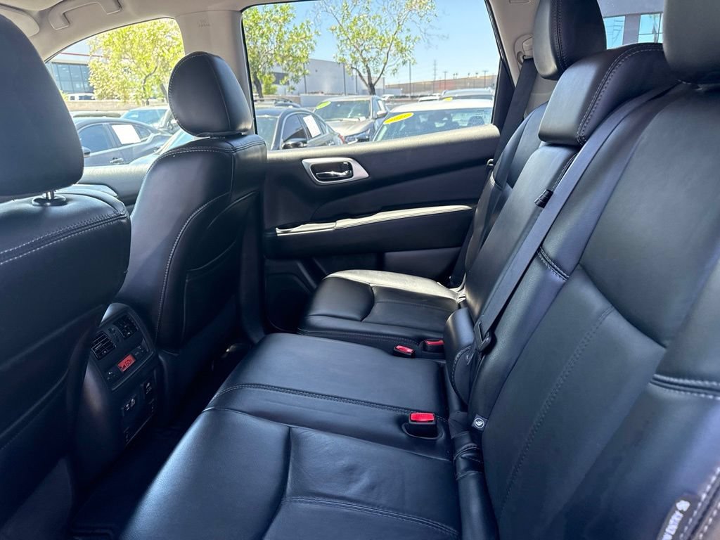 Used 2019 Nissan Pathfinder SL FWD image 17