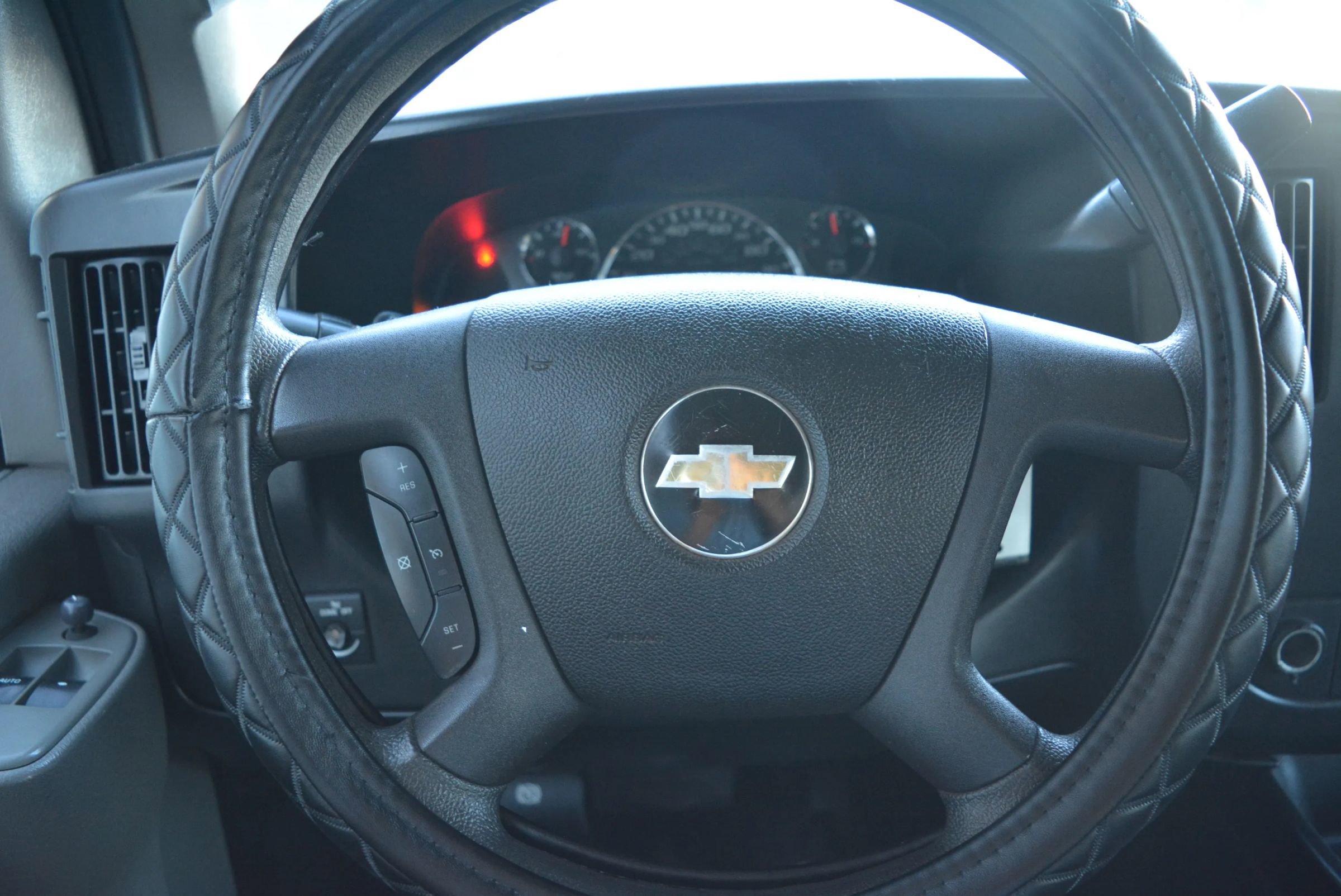 Used 2017 Chevrolet Express 3500 LS image 18