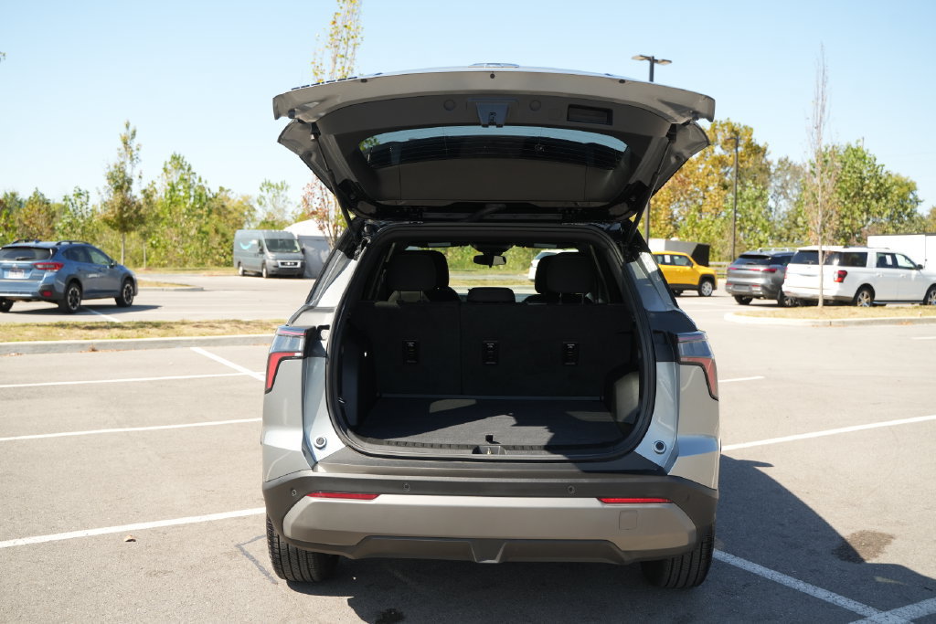 Used 2025 Chevrolet Equinox LT w/ Midnight Edition FWD image 18