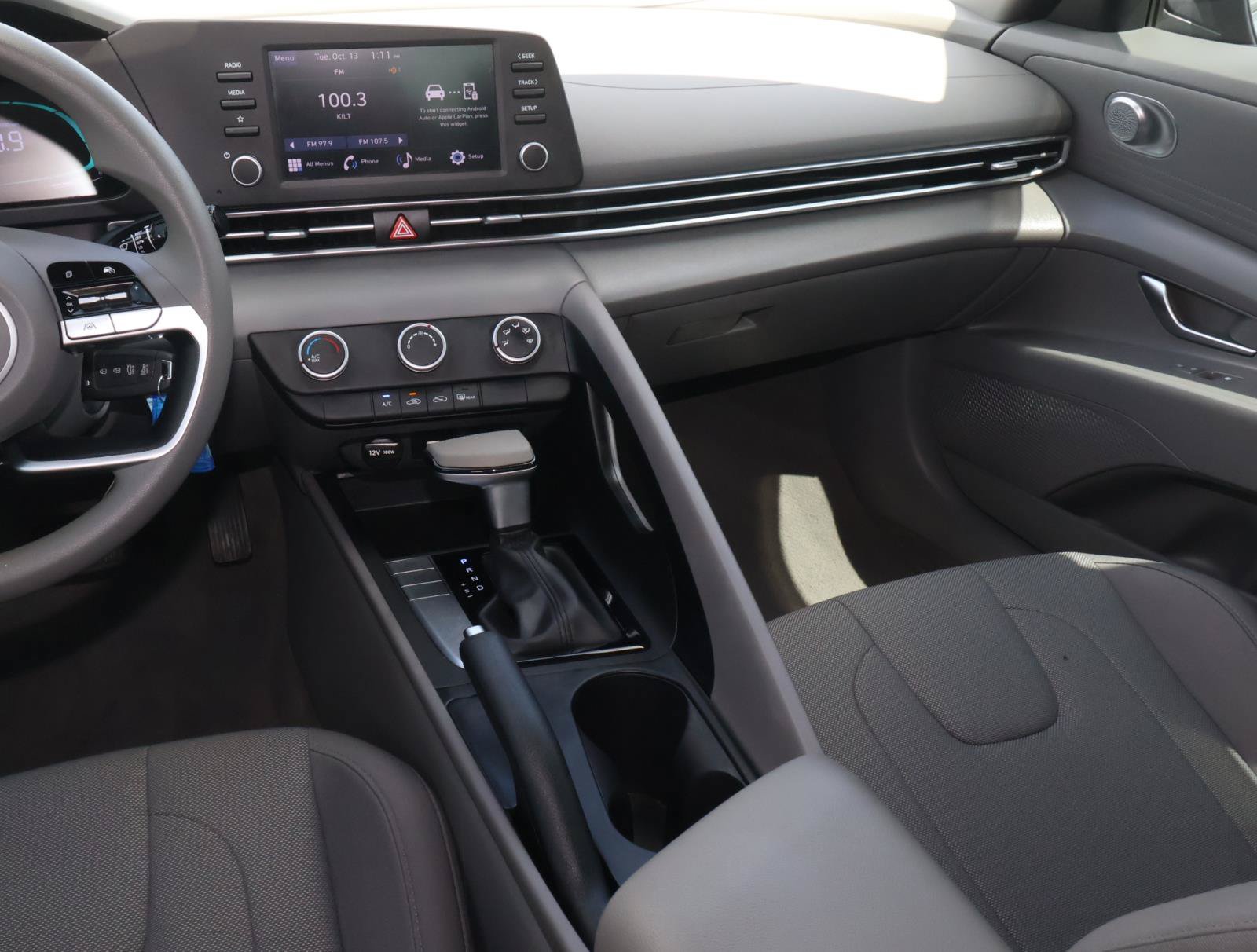 Used 2024 Hyundai Elantra SE FWD image 11