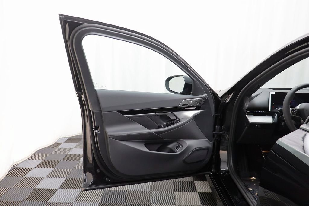 New 2026 BMW 530i xDrive w/ M Sport Package AWD/4WD image 4