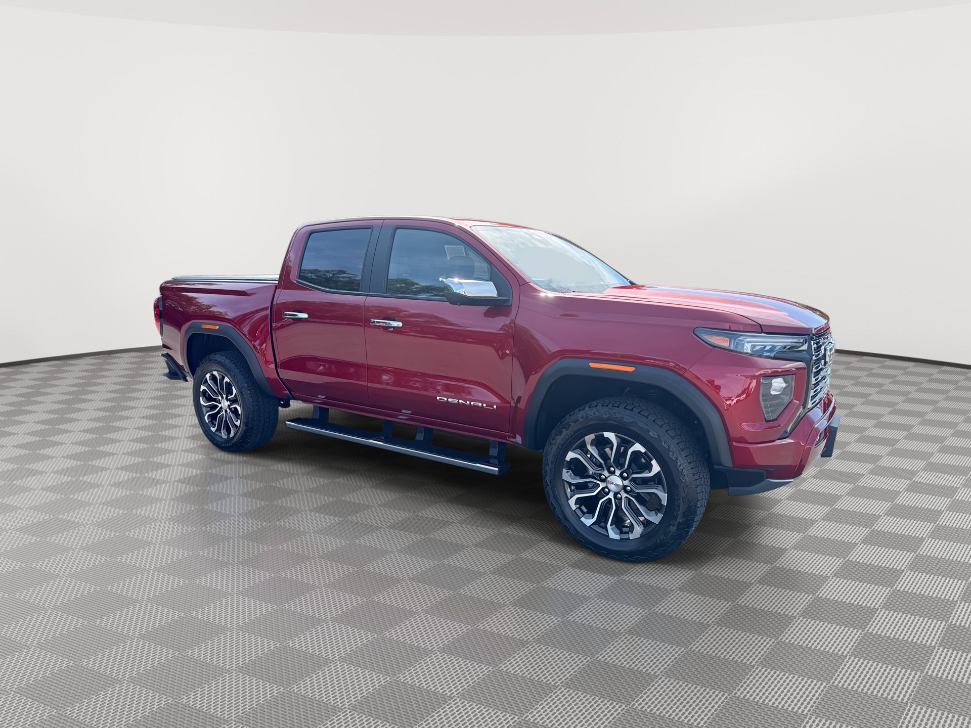 Used 2025 GMC Canyon Denali AWD/4WD image 2