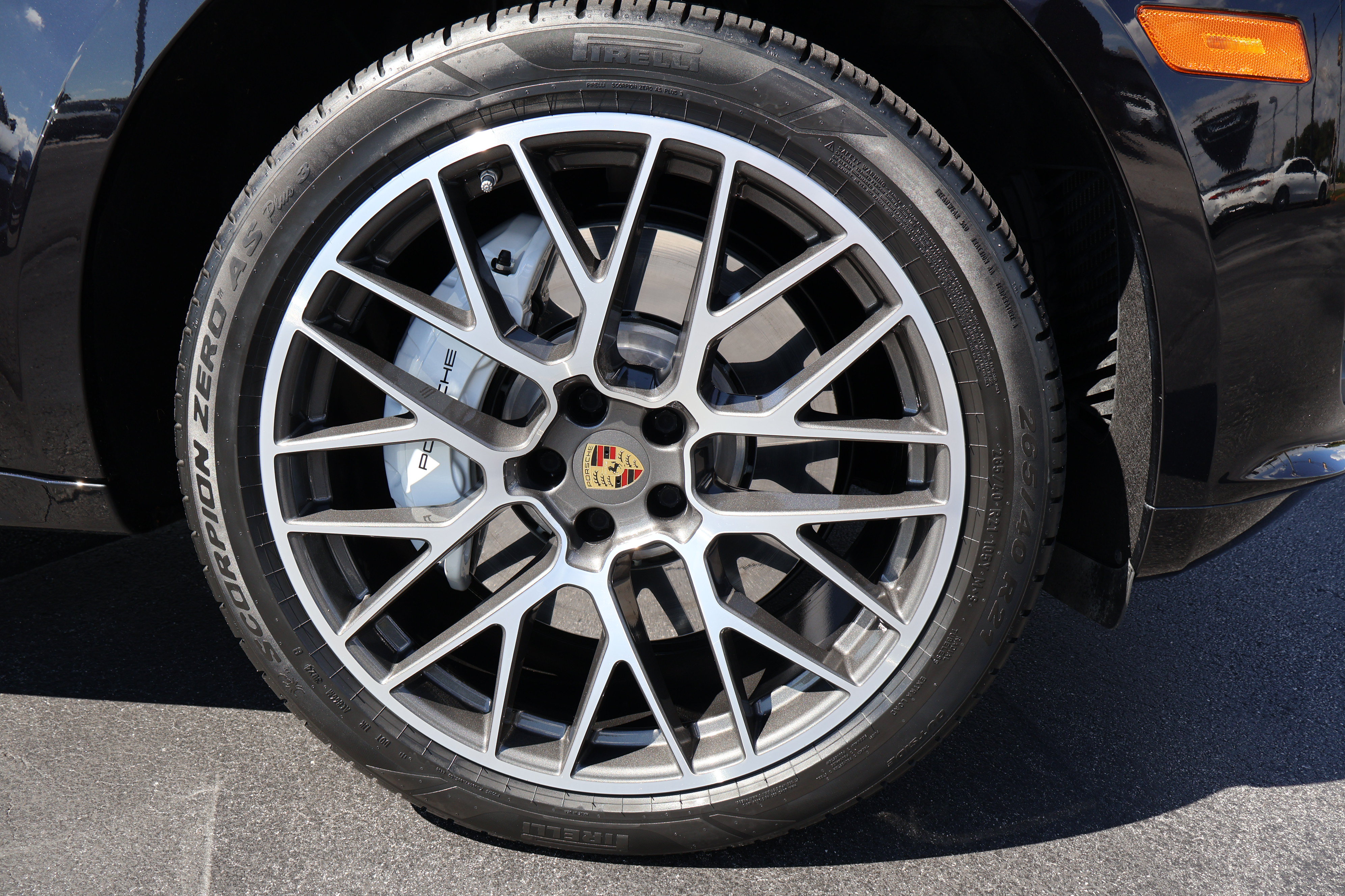 Used 2020 Porsche Macan Turbo AWD/4WD image 12
