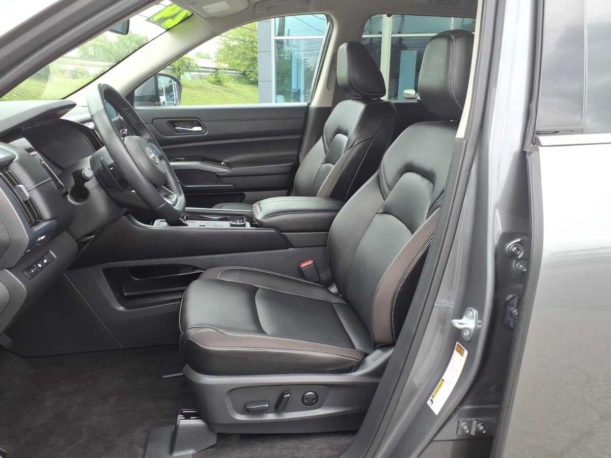 Used 2024 Nissan Pathfinder SL AWD/4WD image 18