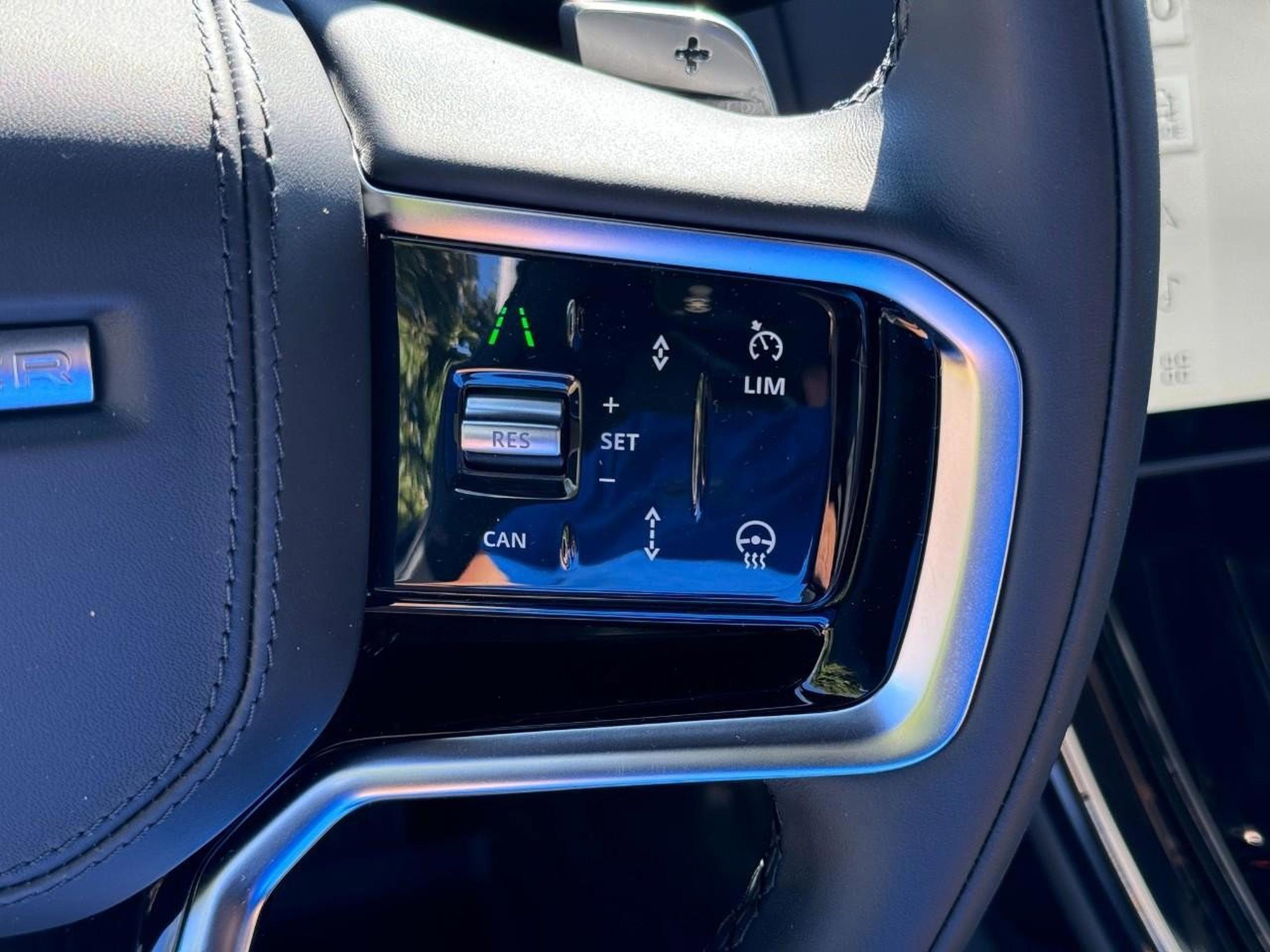 Used 2025 Land Rover Range Rover Sport SE image 31