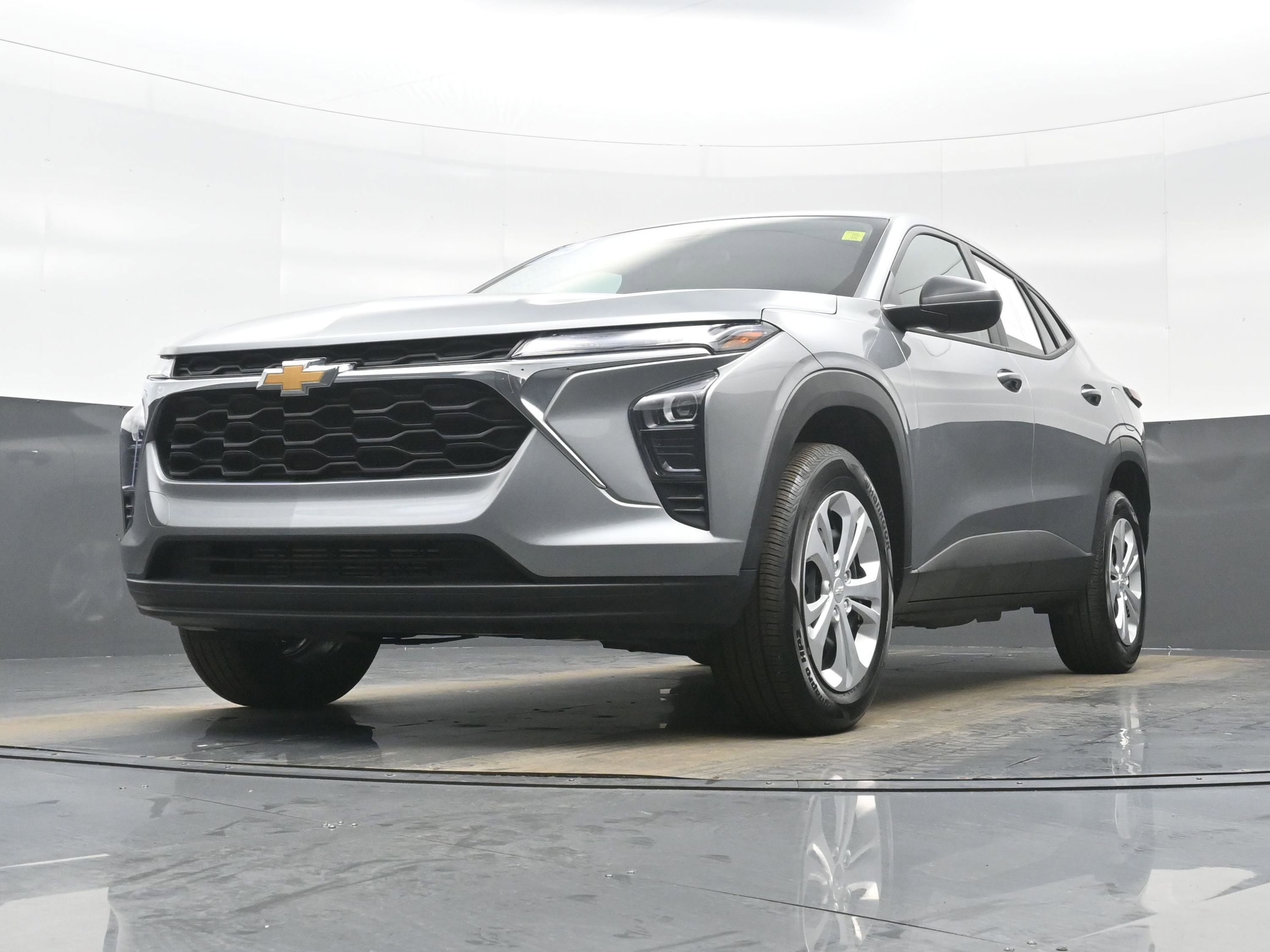 Used 2025 Chevrolet Trax LS w/ Driver Confidence Package image 24